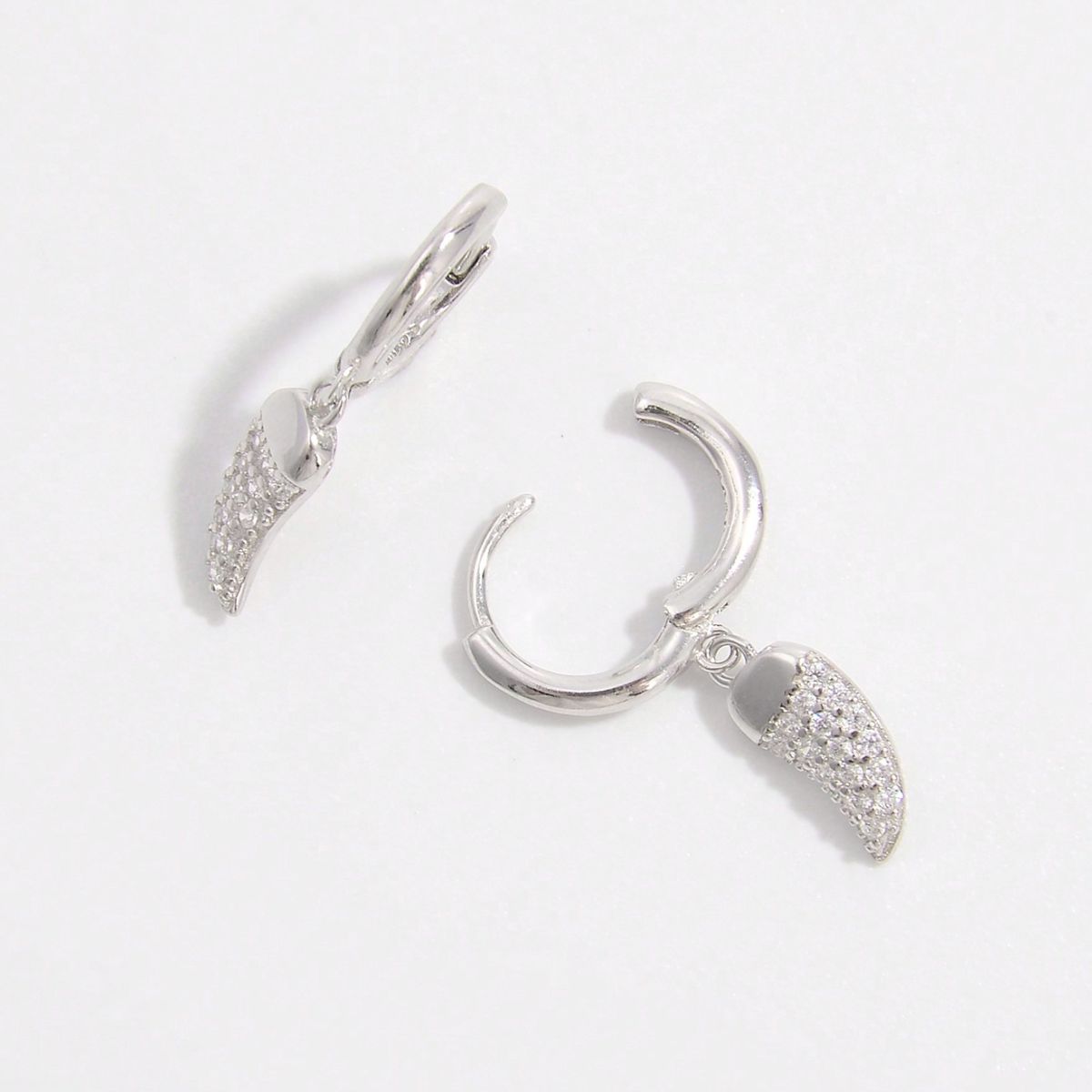 Boucles d'oreilles en forme de piment en argent sterling 925 avec zircon